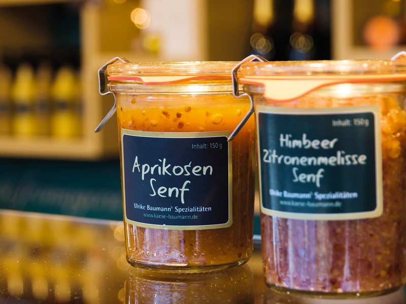 FRUCHTIGE KÄSEBEGLEITUNG Feiner Aprikosen Senf und Himbeer Zitronenmelisse Senf im umweltfreundlichen Glas