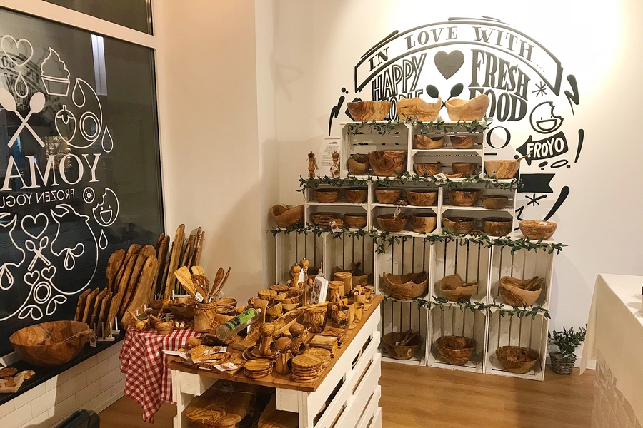 Der Showroom von Olivenholzspezialist Der Showroom von Olivenholzspezialist